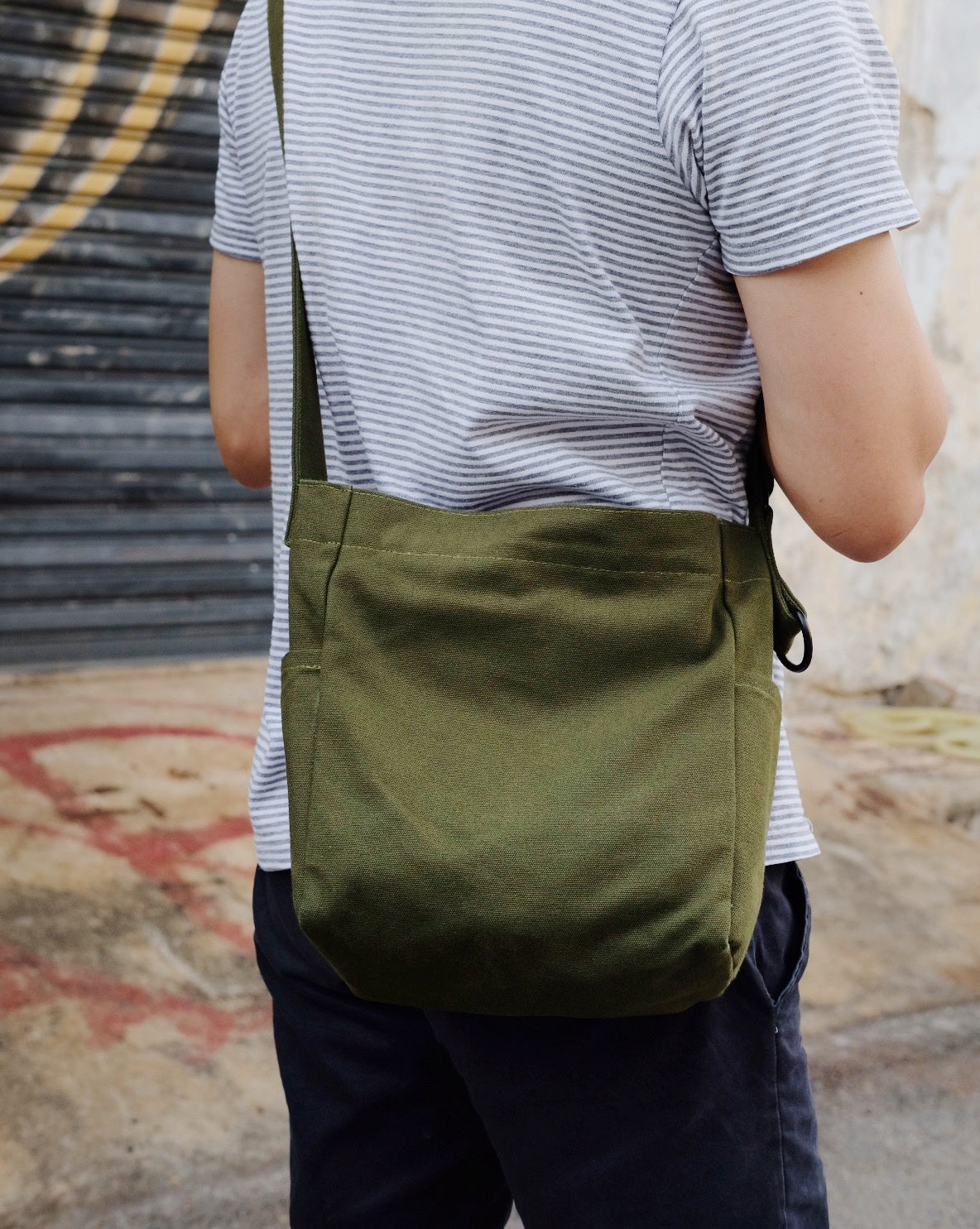 Urban Sling (Medium) - Tan