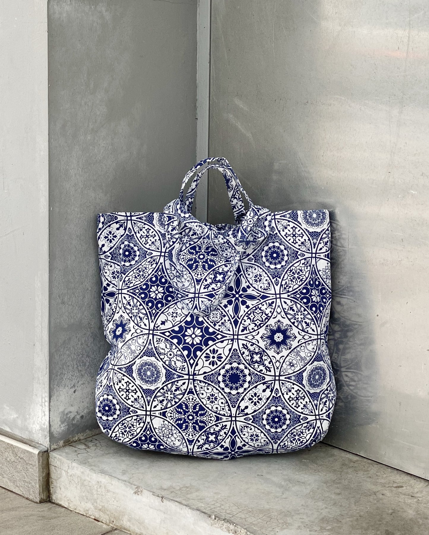 XL Tote - Canvas, with zippers (Porcelain)
