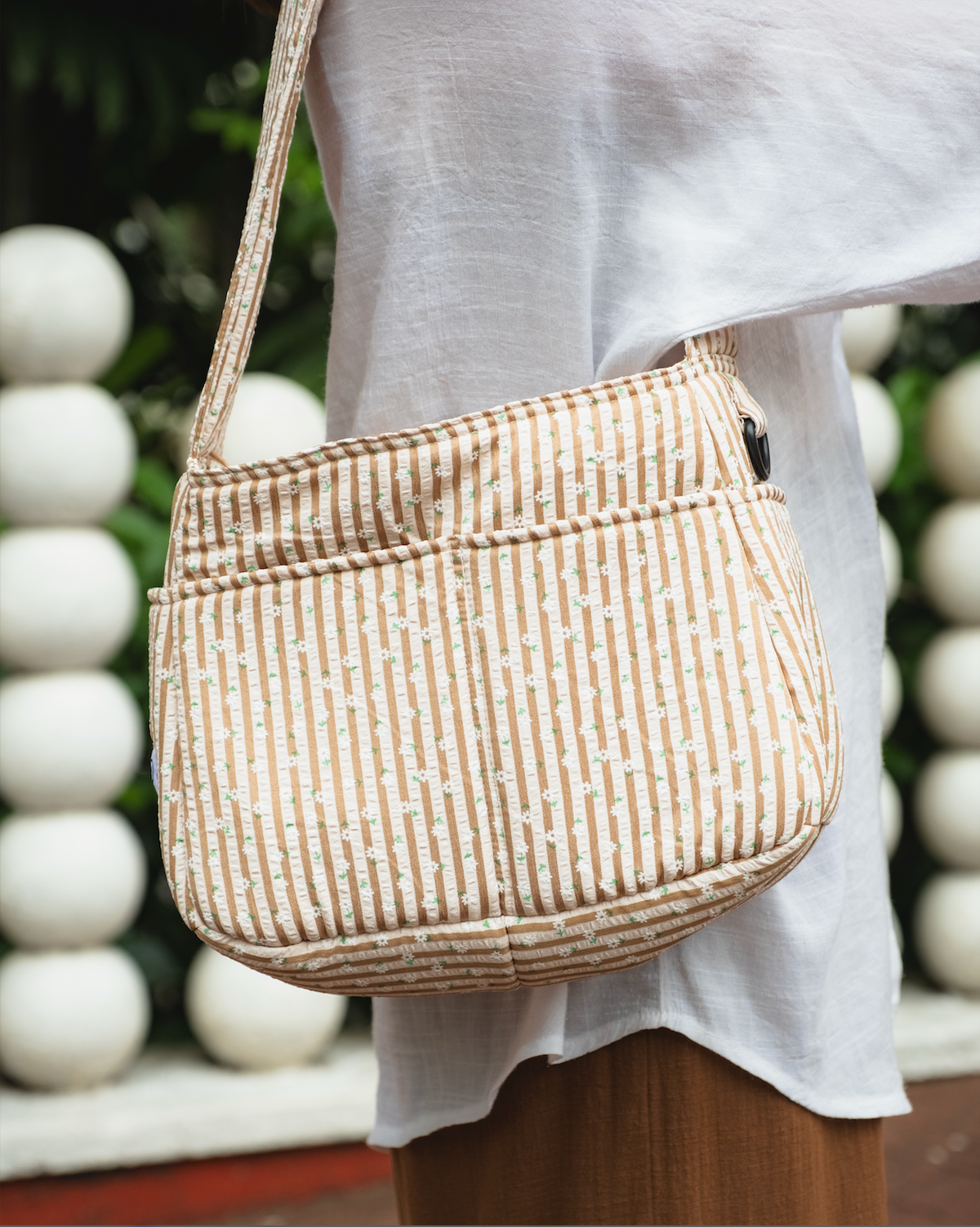 Deadstock V3. Regular Hobo Bag (Barn)