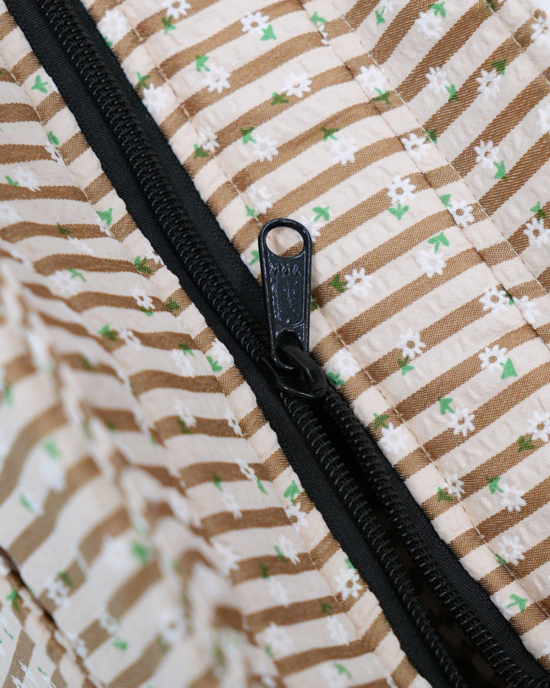 Deadstock V3. Regular Hobo Bag (Barn)